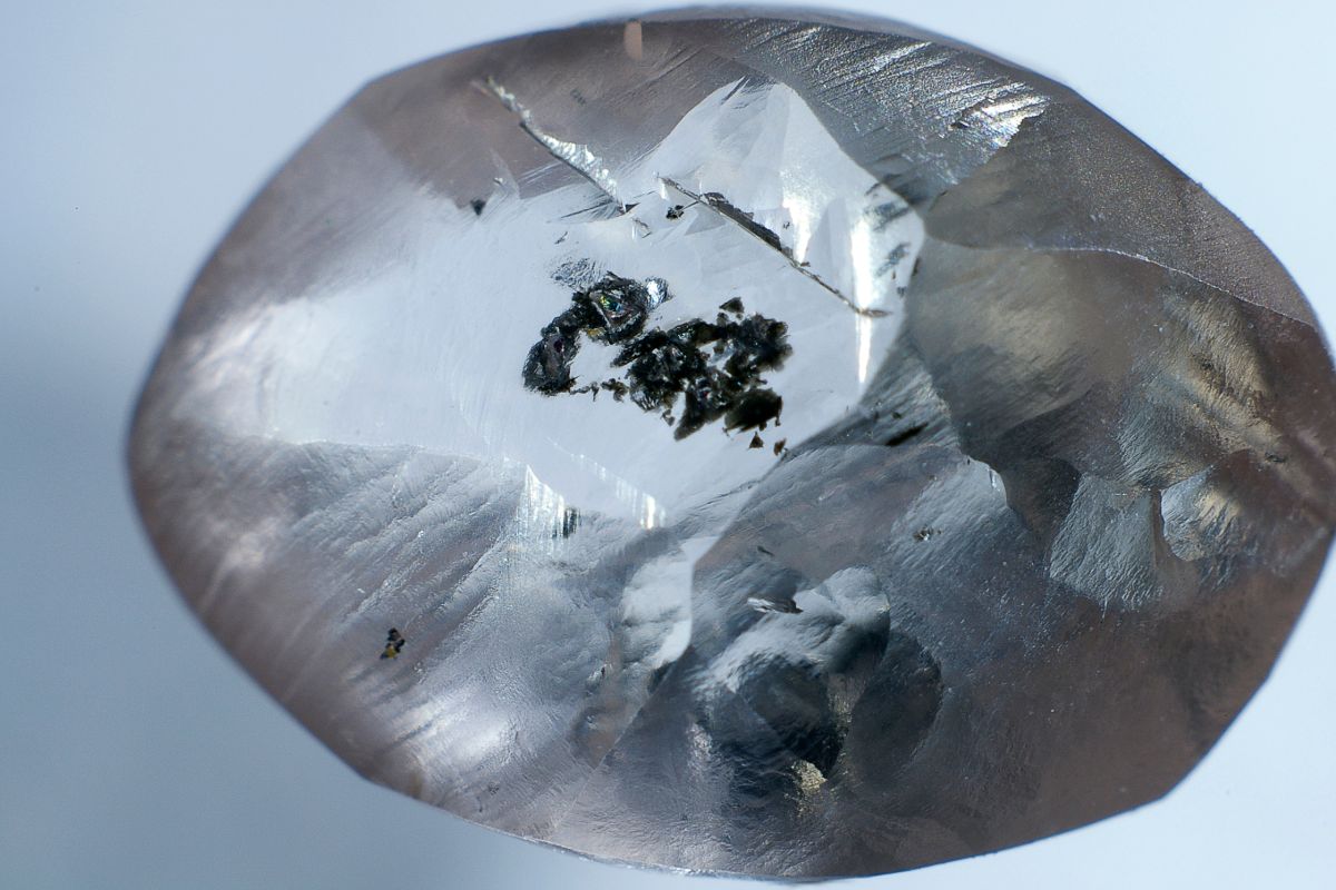 Diamonds from Kankan, Guinea, analyzed in this study The imperfections inside the diamond are small inclusions of a mineral called ferropericlase, which is from the lower mantle. Photo credit: Anetta Banas