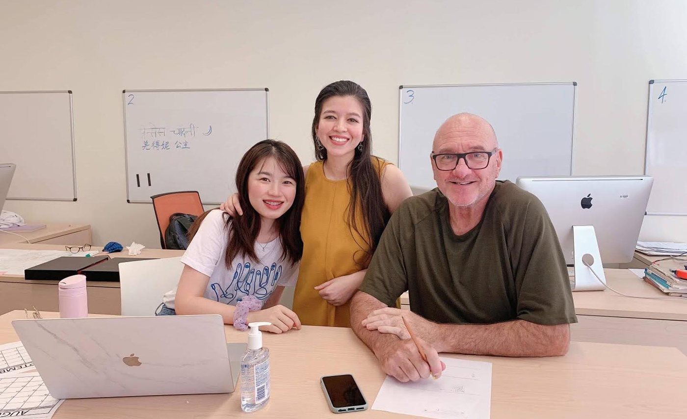 Photo of Chandni Luhadiya (India) and Dongjun Li (China), with supervisor Rob Lederer, in the ID studio.
