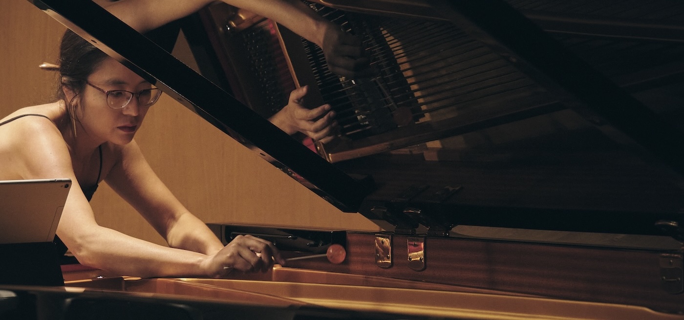 Eunmi Ko playing inside a piano