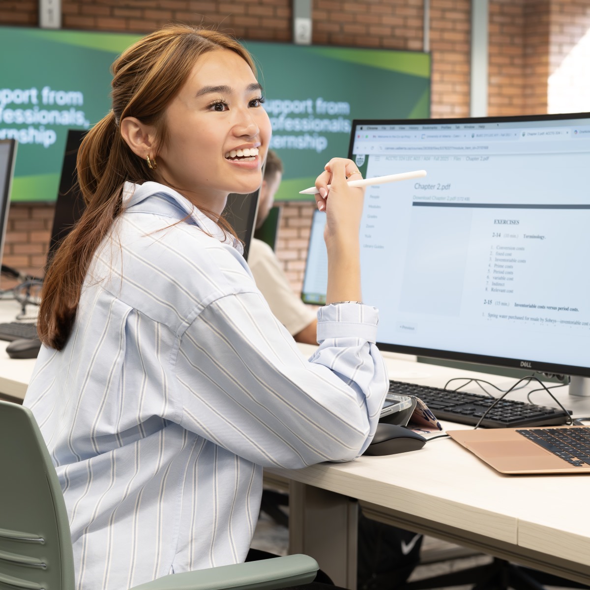 Business student working on analytics lab computer.