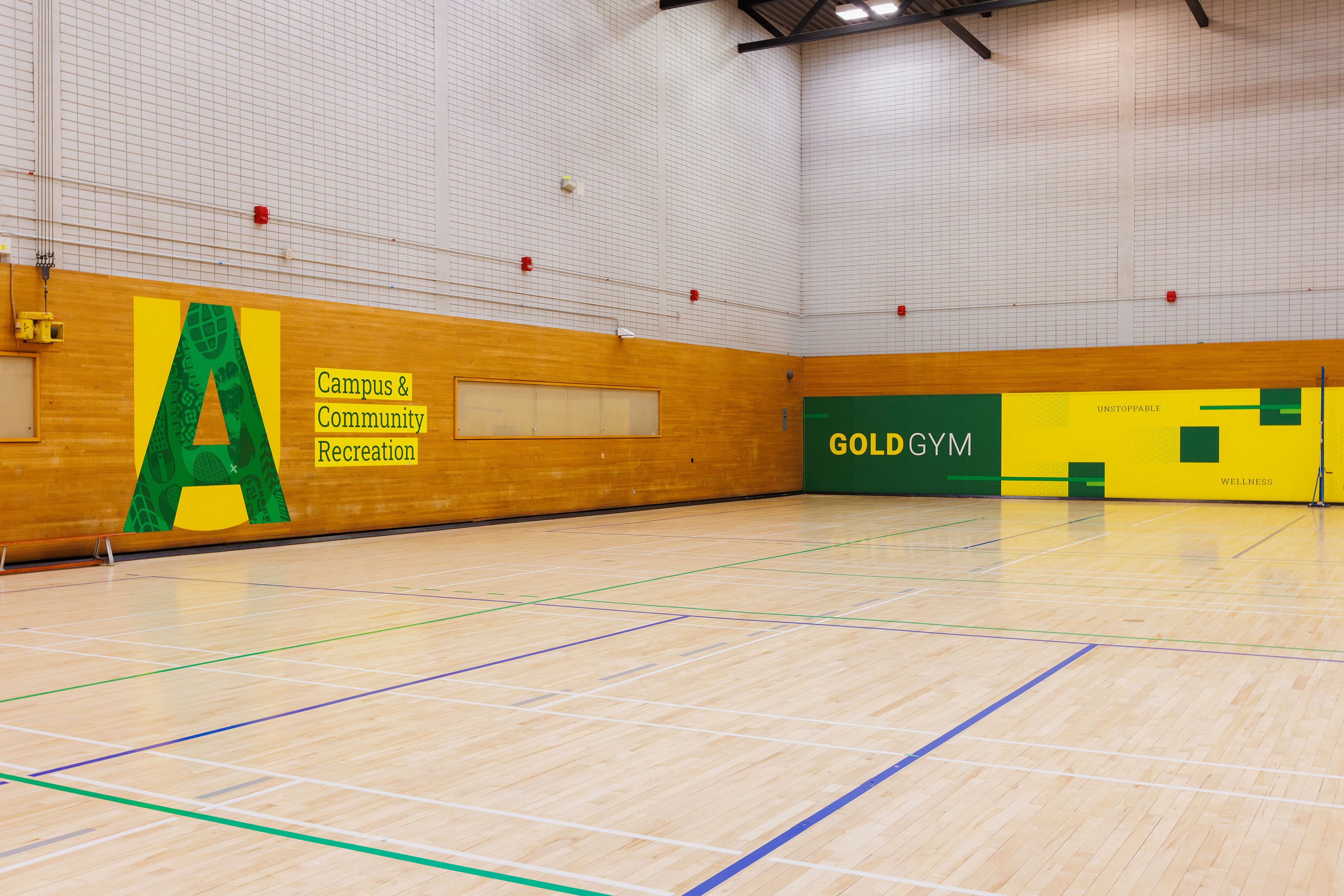 People sitting in the Gold Gym