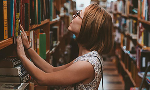 Student in library