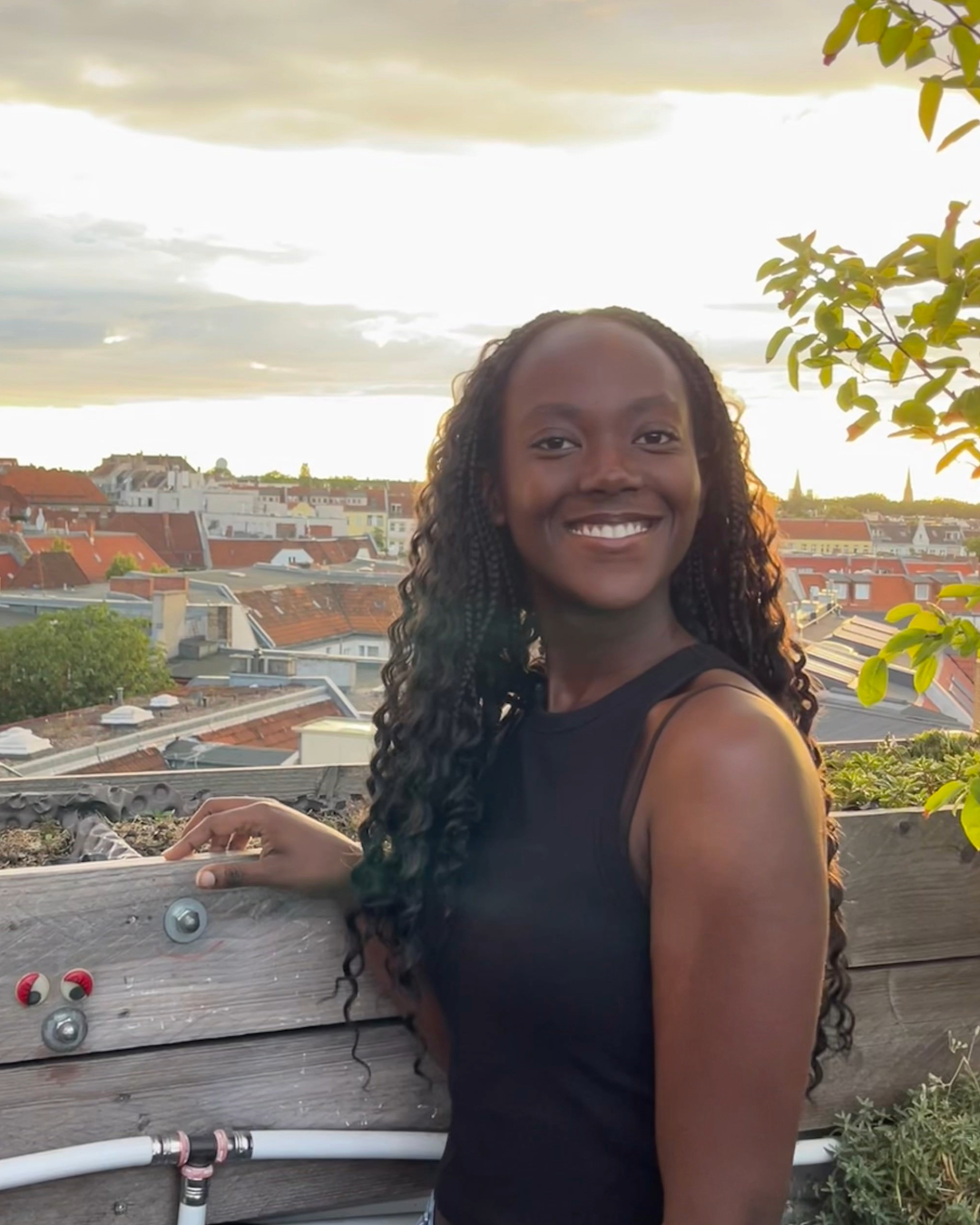  Esther Oladapo