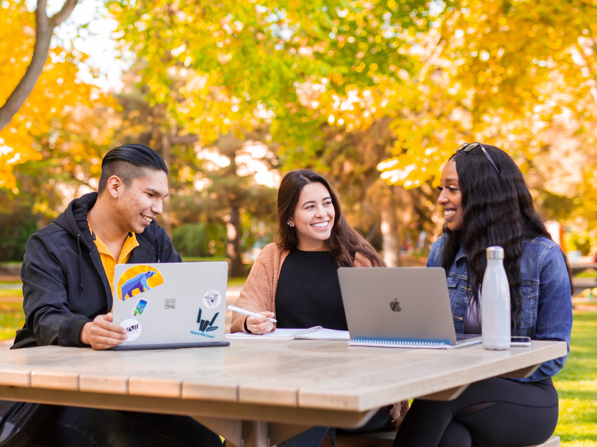 fall-students-outdoors-2000x1500.jpg