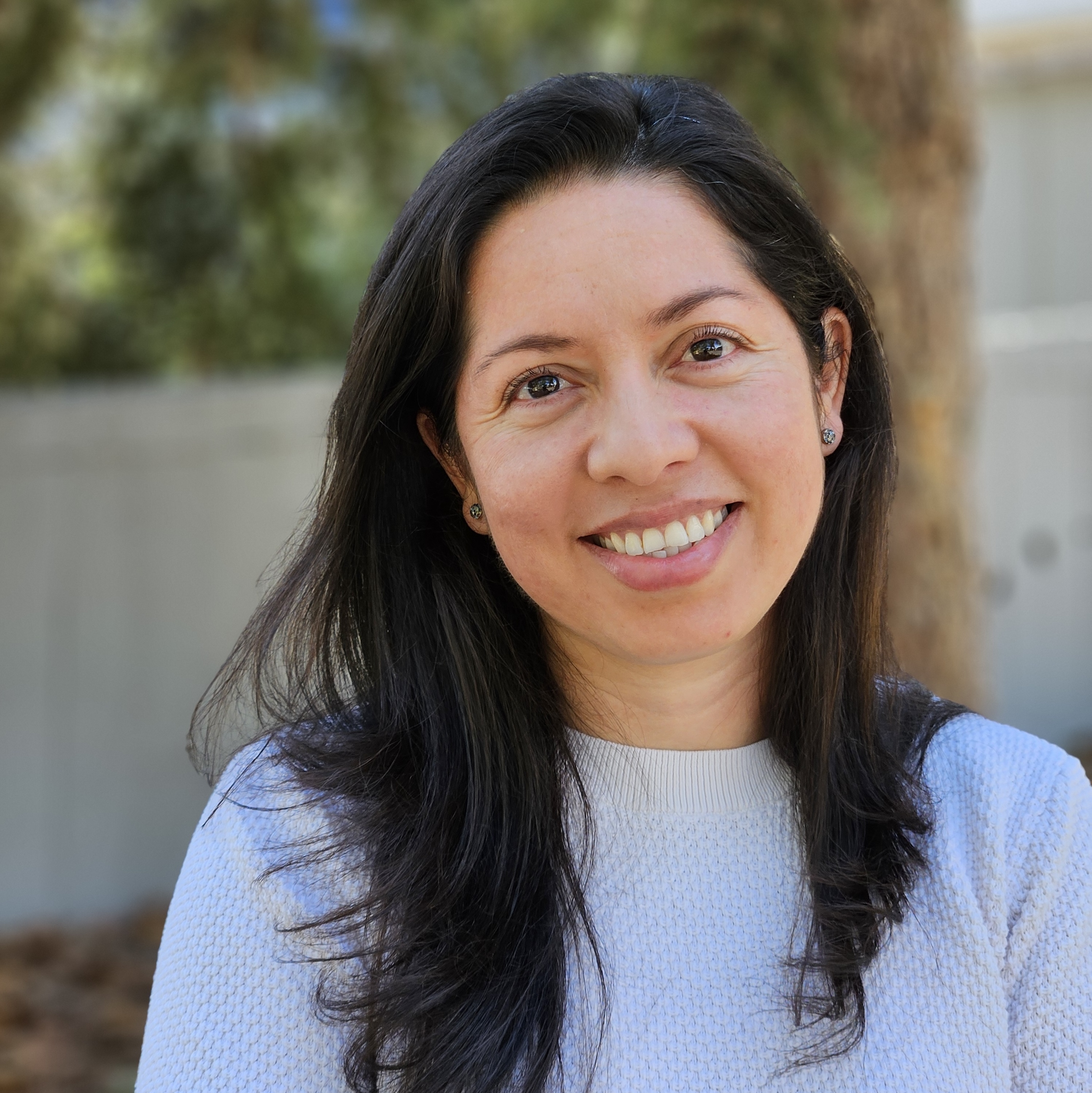 Dr. Claudia Torres-Calzada