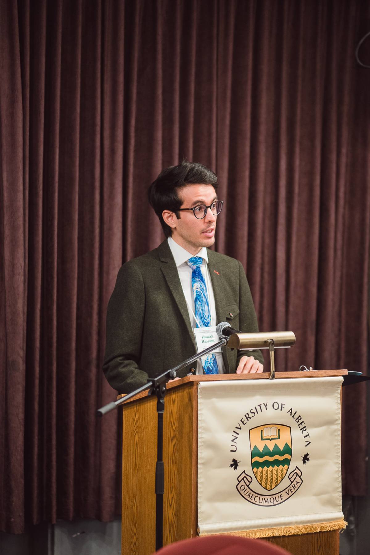 Hamid Hassani, Vice-President (External) of the Graduate Students’ Association, congratulates award recipients