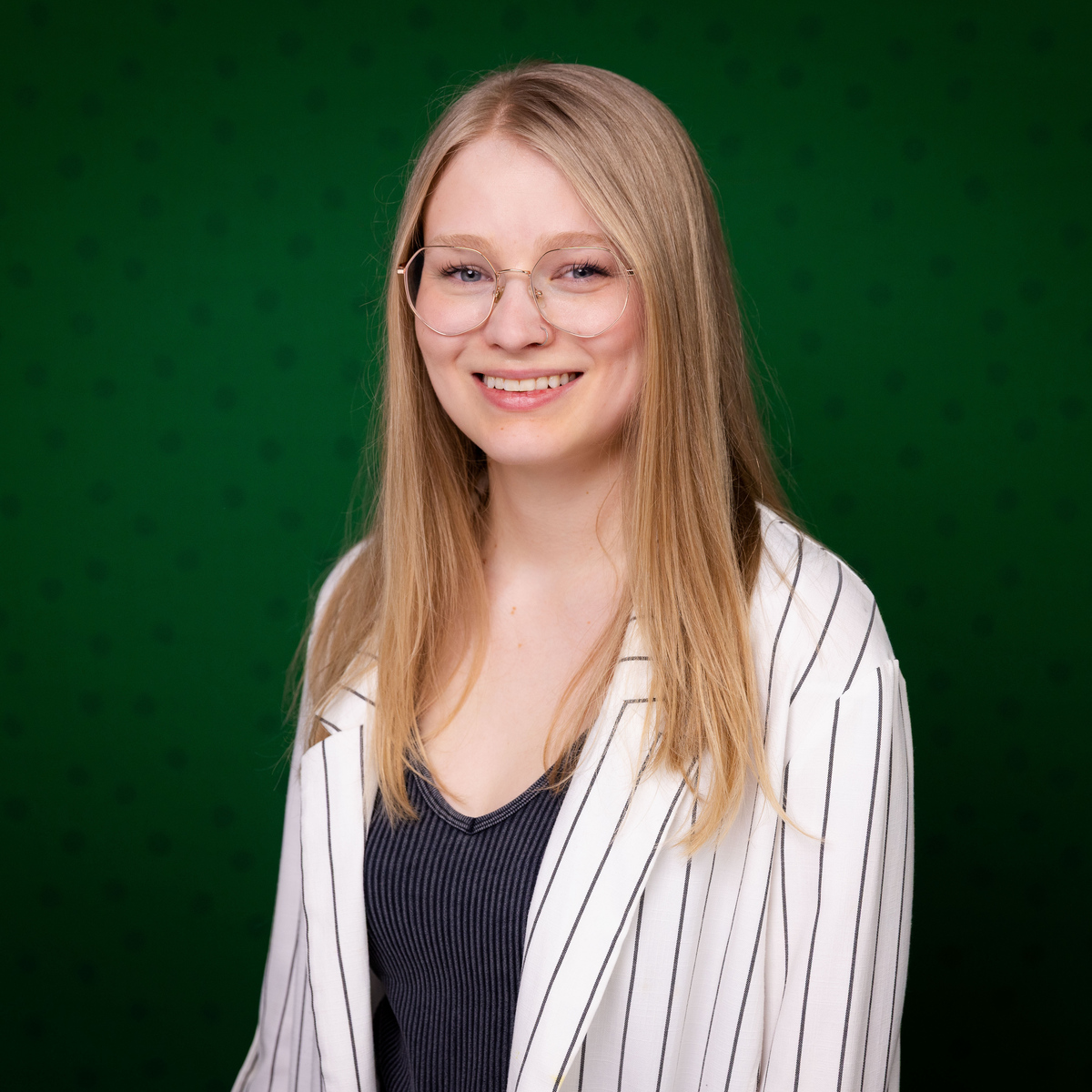 Courtney Mowat headshot