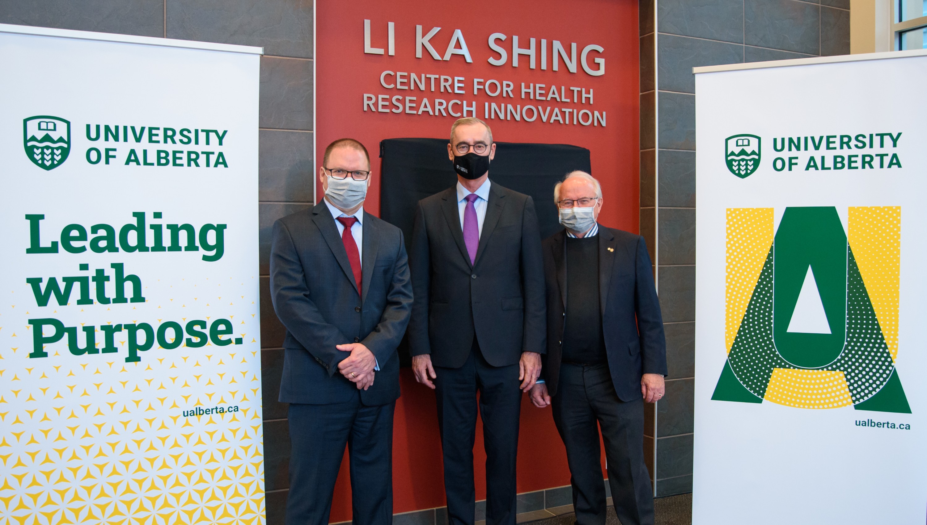 (From left) Virologist Matthias Götte, U of A president Bill Flanagan and virologist Lorne Tyrrell were on hand at an event Dec. 1 announcing $55.1 million in new provincial funding for U of A research to take new vaccines and antiviral drugs from discovery to testing to manufacturing. (Photo: Jordon Hon)