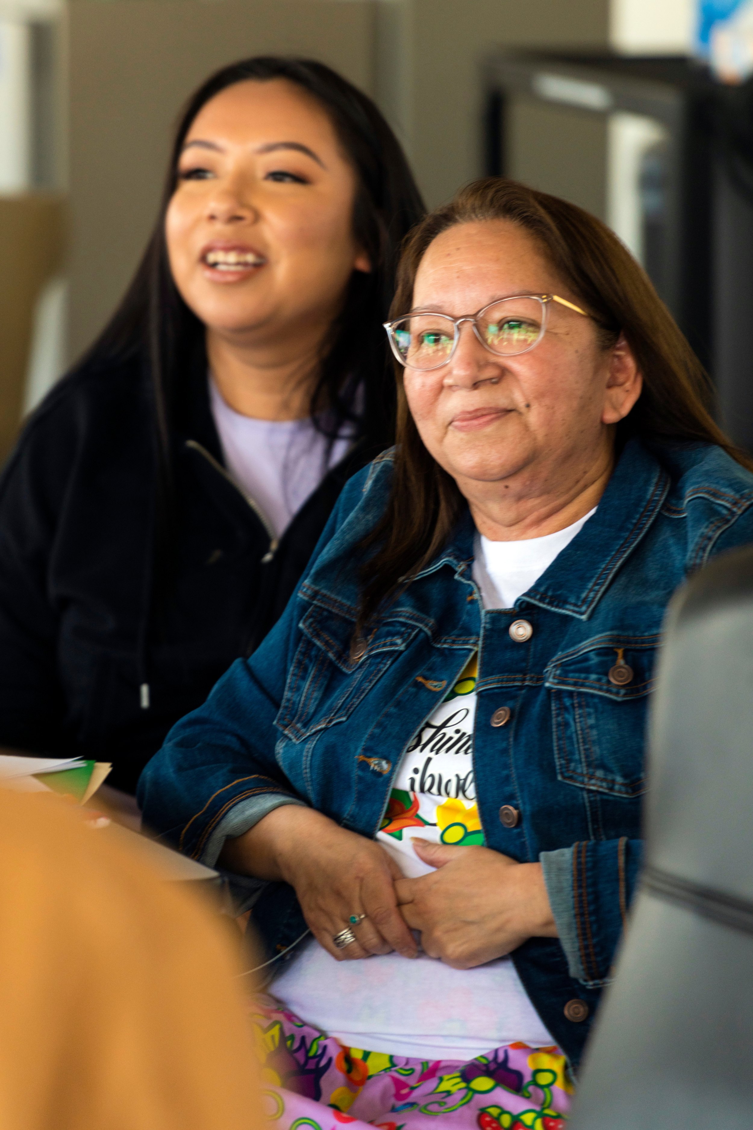 Danni Okemaw (left) with her mother Violet Okemaw at a meeting of the Indigenous Language Club on Feb. 17, 2022 (Photo: John Ulan)