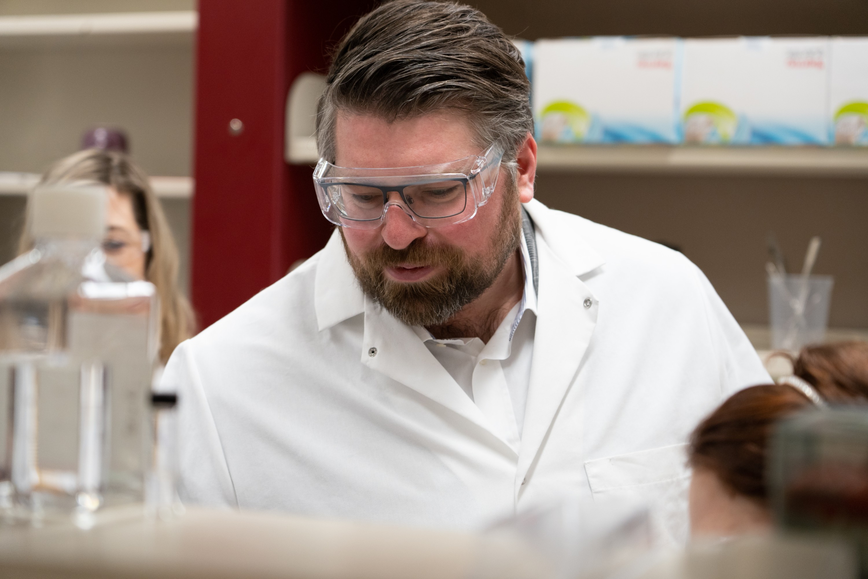 Andrew MacIsaac, CEO of Applied Pharmaceutical Innovation, is pictured working with API researchers in a lab. (Photo: Chad Kruger)