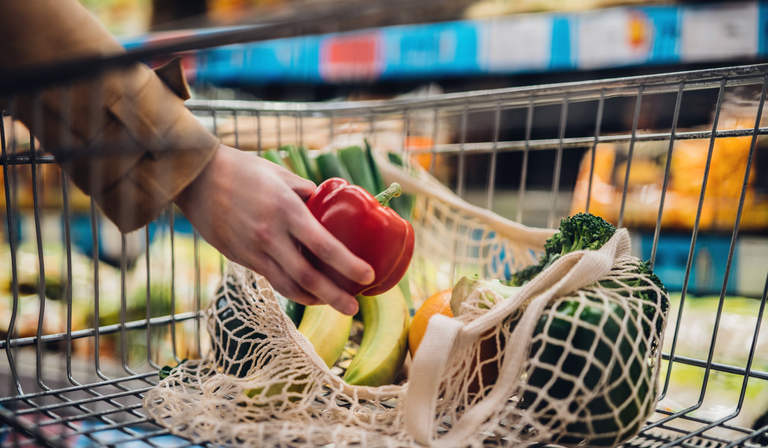 Grocery cart filled with produce. (Photo: Getty Images)