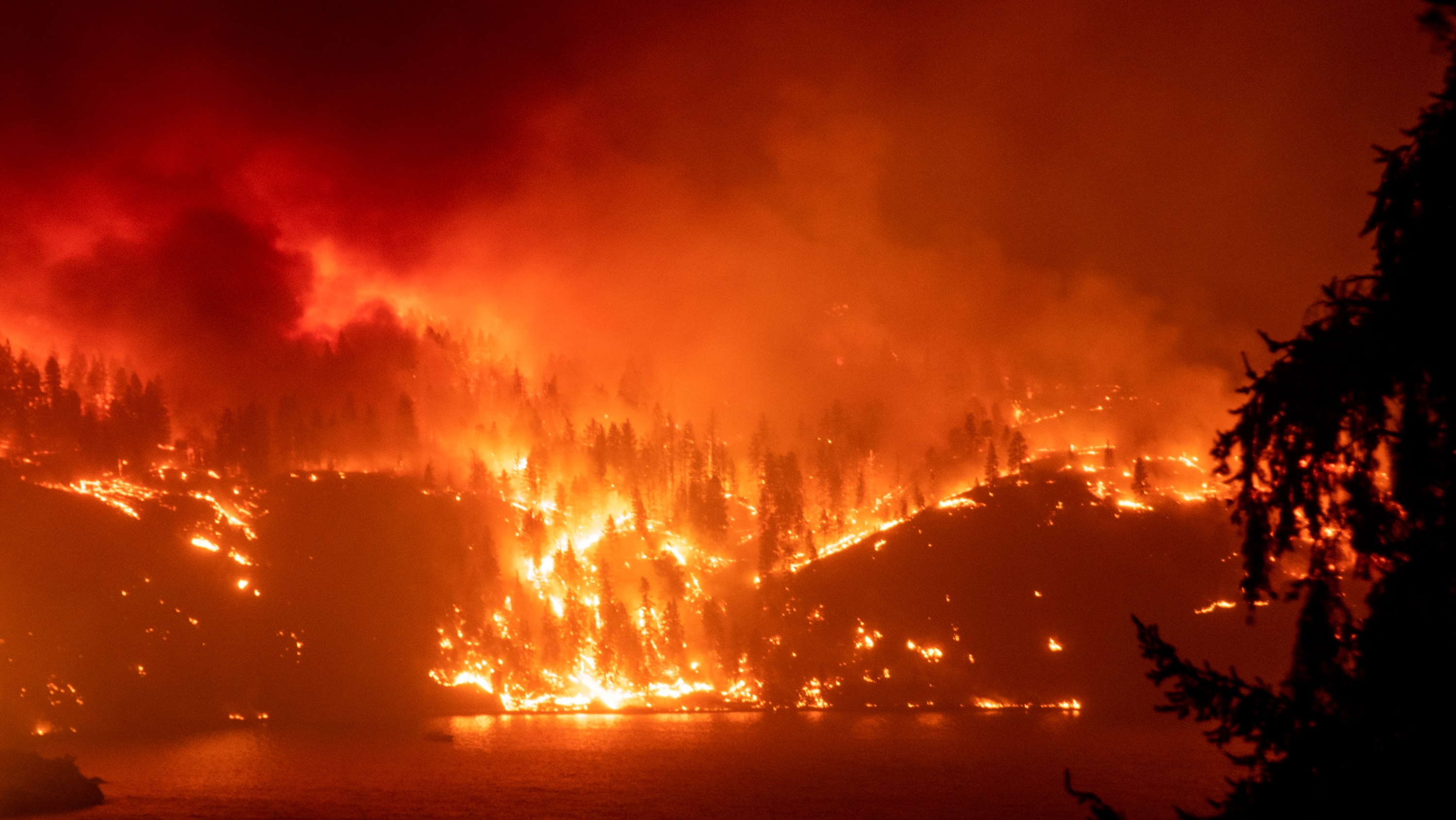 240314-wildfires-night-main-16x9-3000px.jpg
