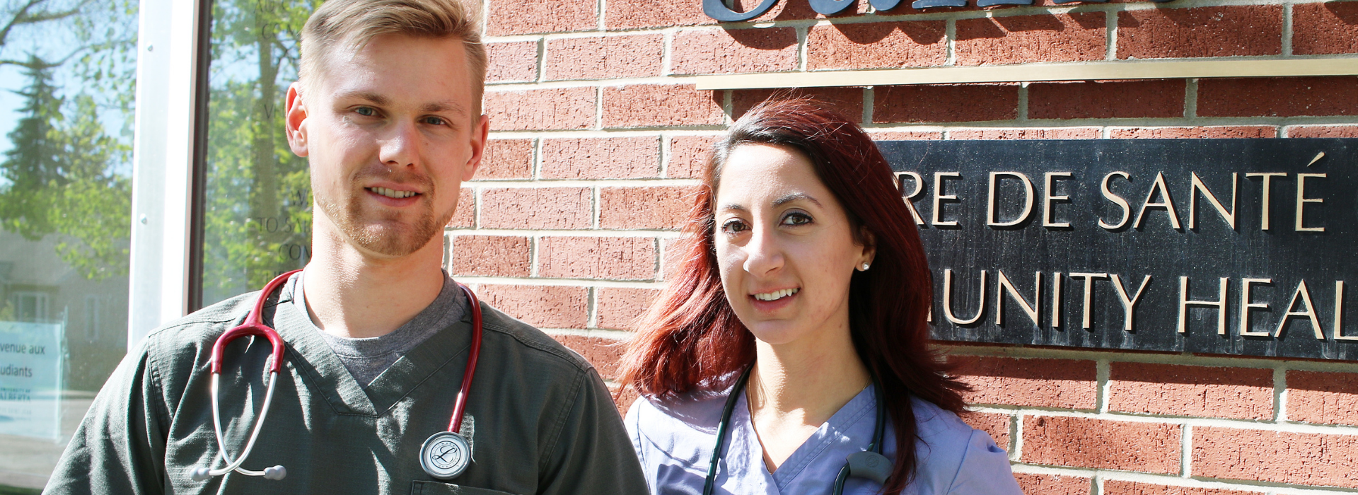 Deux étudiants du programme bilingue en Sciences infirmières : Philippe Pépin et Mira Harb