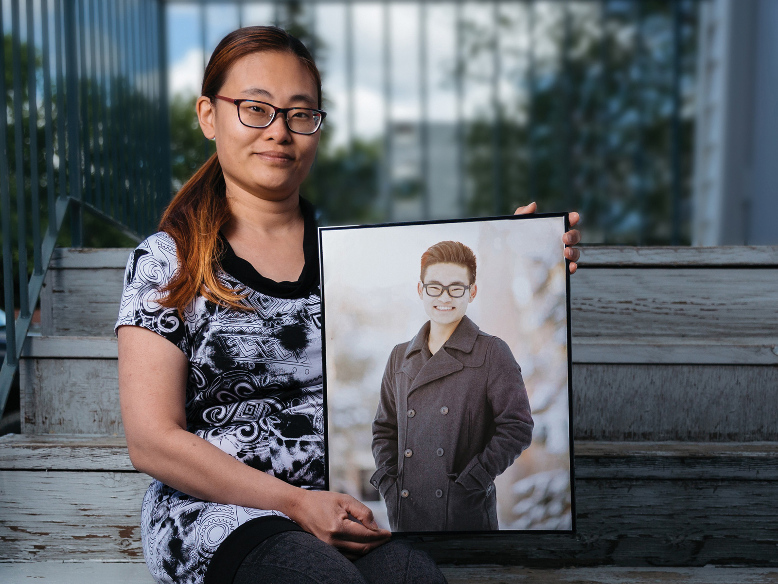 Vanlee Robblee, '01 BDes, holds a picture of her late brother, Evan Tran