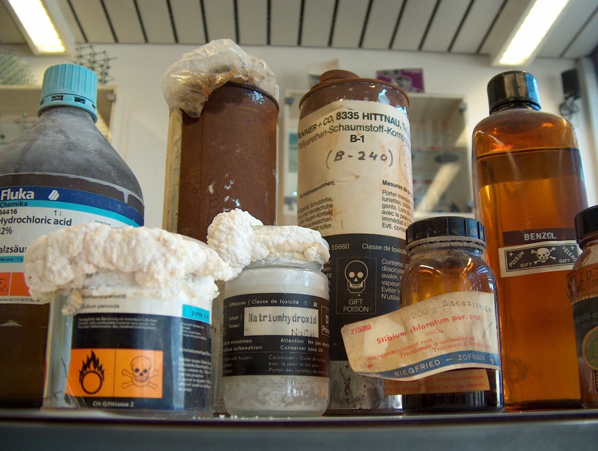 chemicals_dangerous_old_disposal_garbage_chemical_waste-771148.jpgd