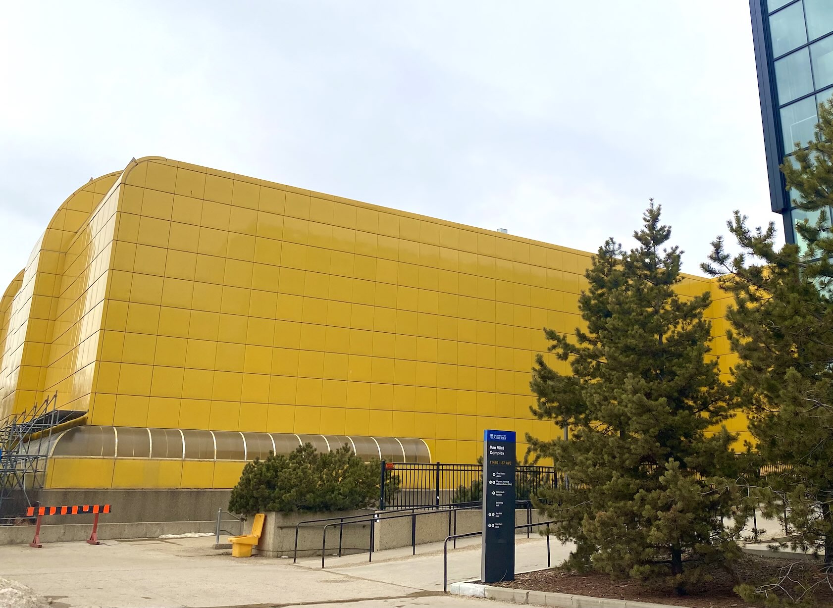 Entrance to Butterdome between Butterdome and Van Vliet complex