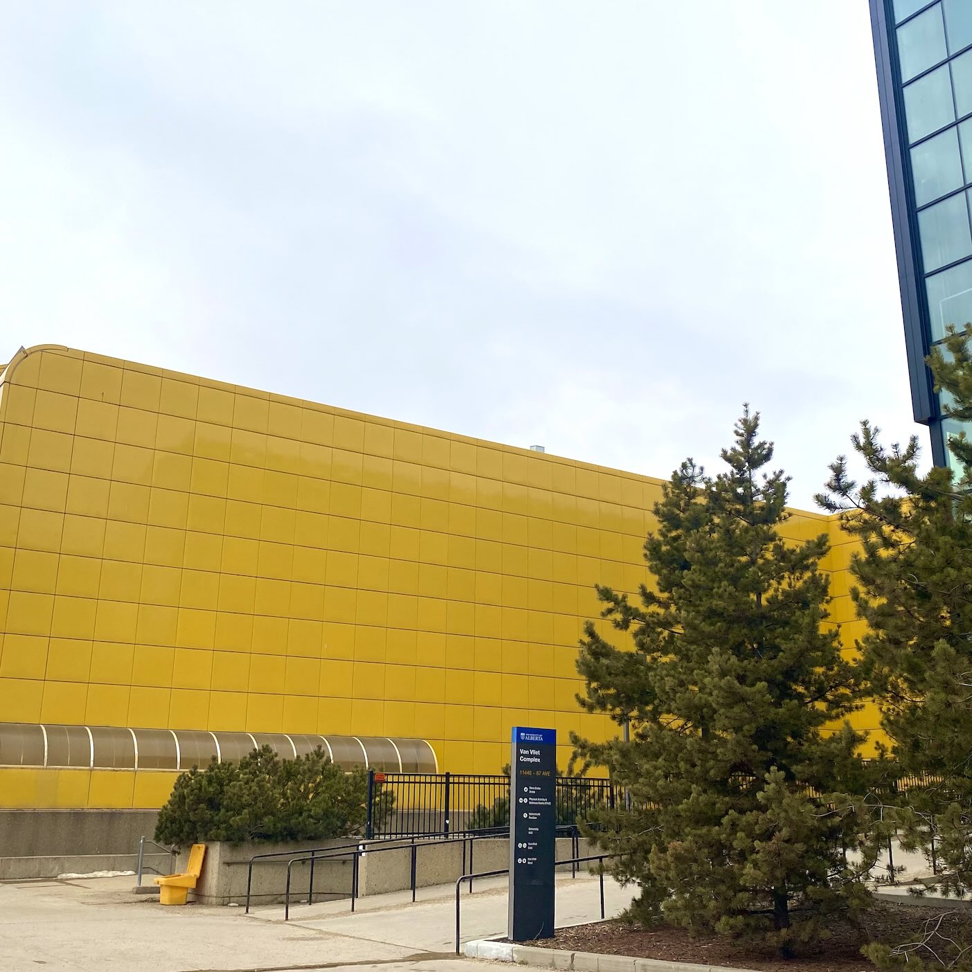 Entrance to Butterdome between Butterdome and Van Vliet complex