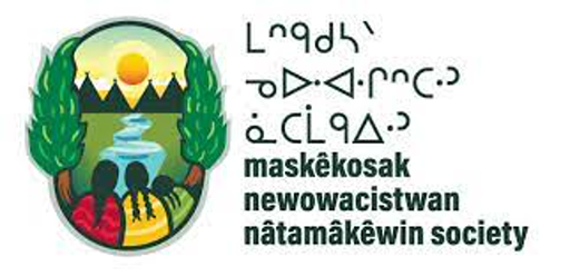 ᒪᐢᑫᑯᓴᐠ  ᓀᐓᐘᒋᐢᑢᐣ  ᓈᑕᒫᑫᐃᐧᐣ maskêkosak newowacistwan nâtamâkêwin society logo