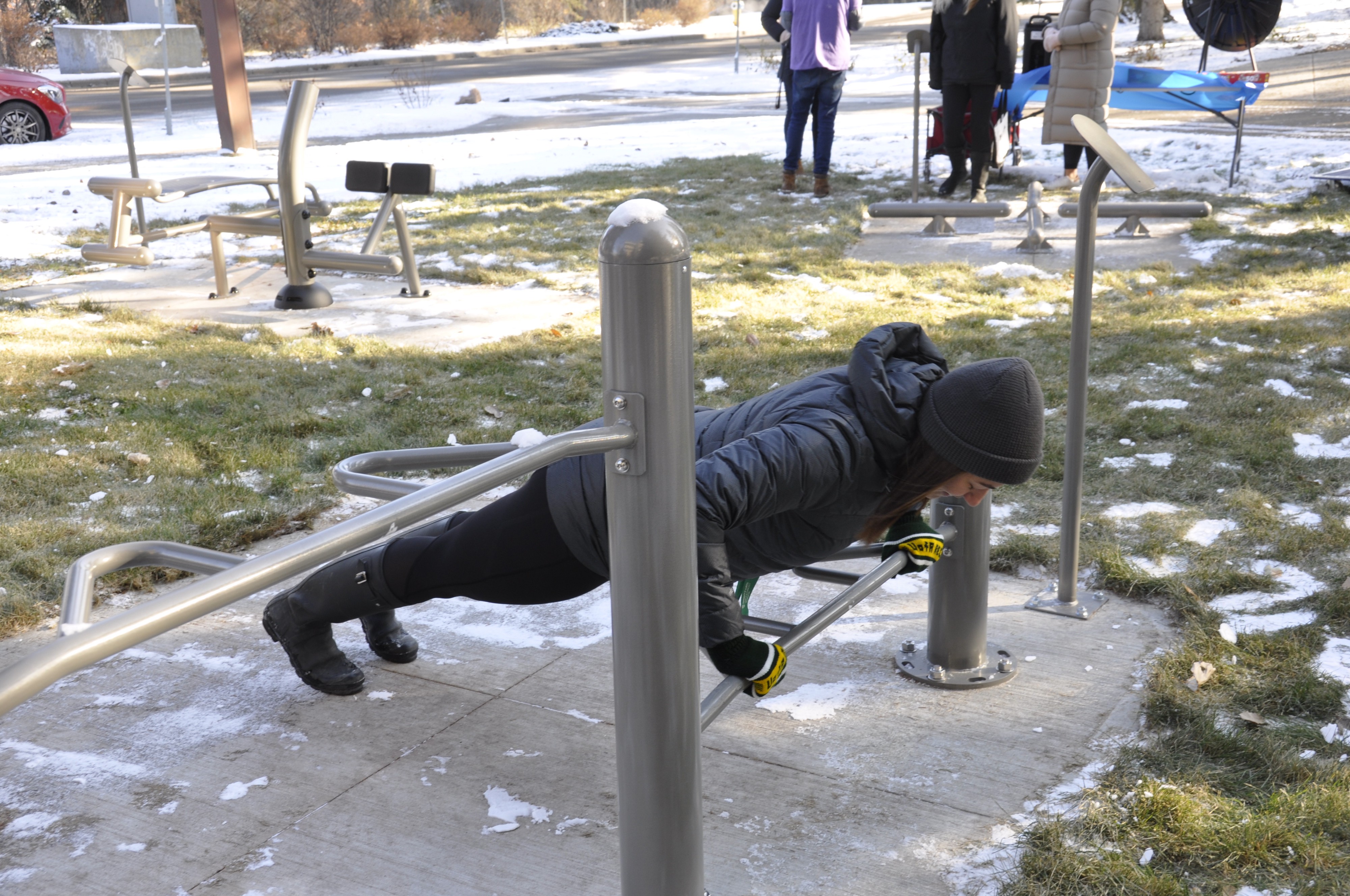 Person working out at an outside gym in the winter