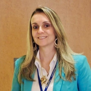Dr. Andrea Bernardes