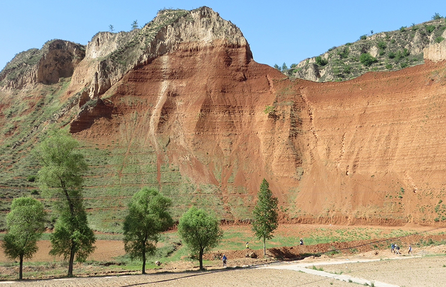 Vadim Kravchinsky's research group on a field trip to the Chinese loess section in Shilou. Photo by Vadim Kravchinsky.