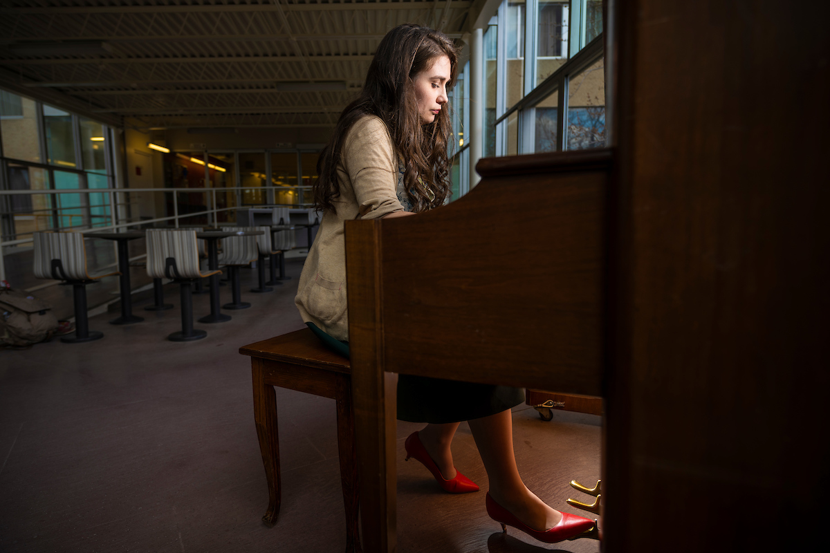 Megan Engel, 2019 Schmidt Science Fellow, plays piano in the pedway between HUB Mall and the Humanities building, on April 23, 2019.