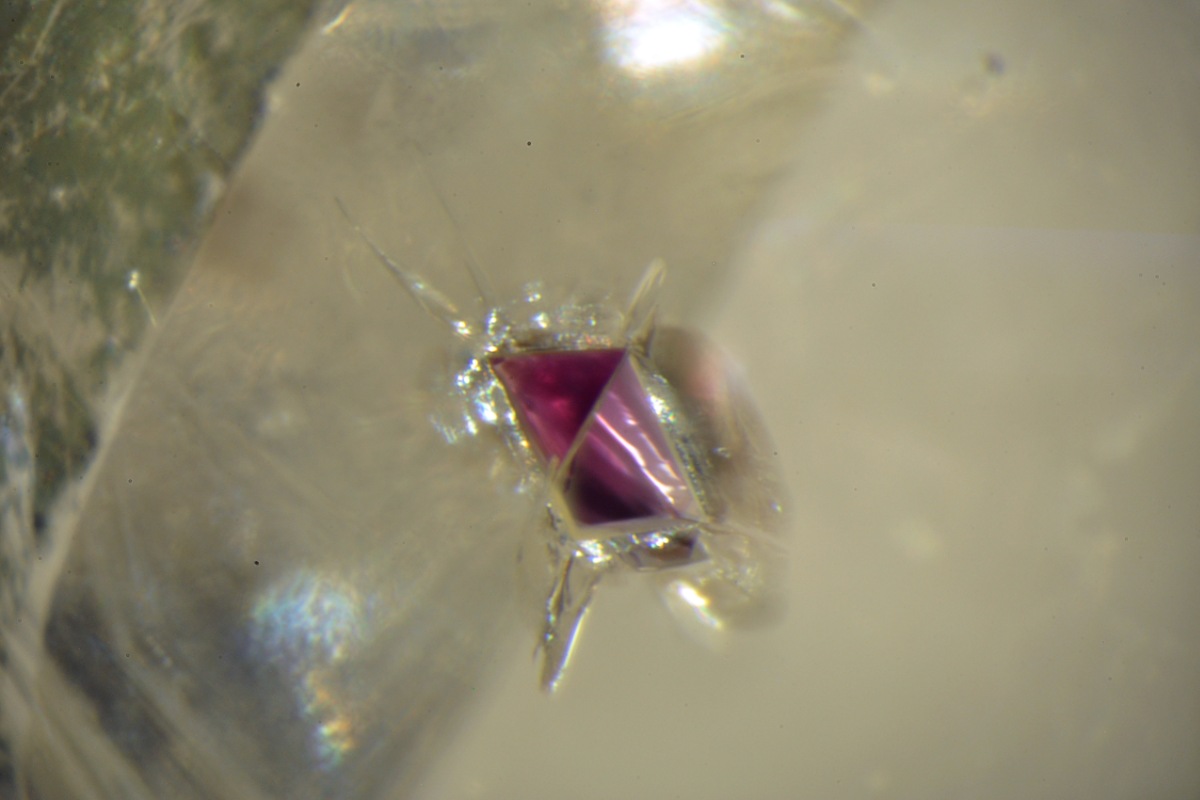 Study identifies lherzolite as the third mantle source rock for diamond deposits.
