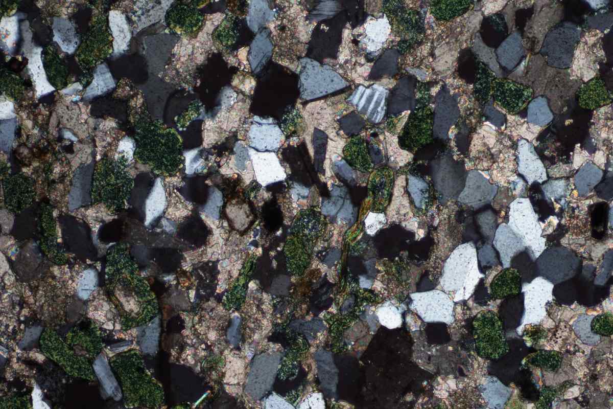 A new interface includes thousands of photos for students to examine rock samples online.