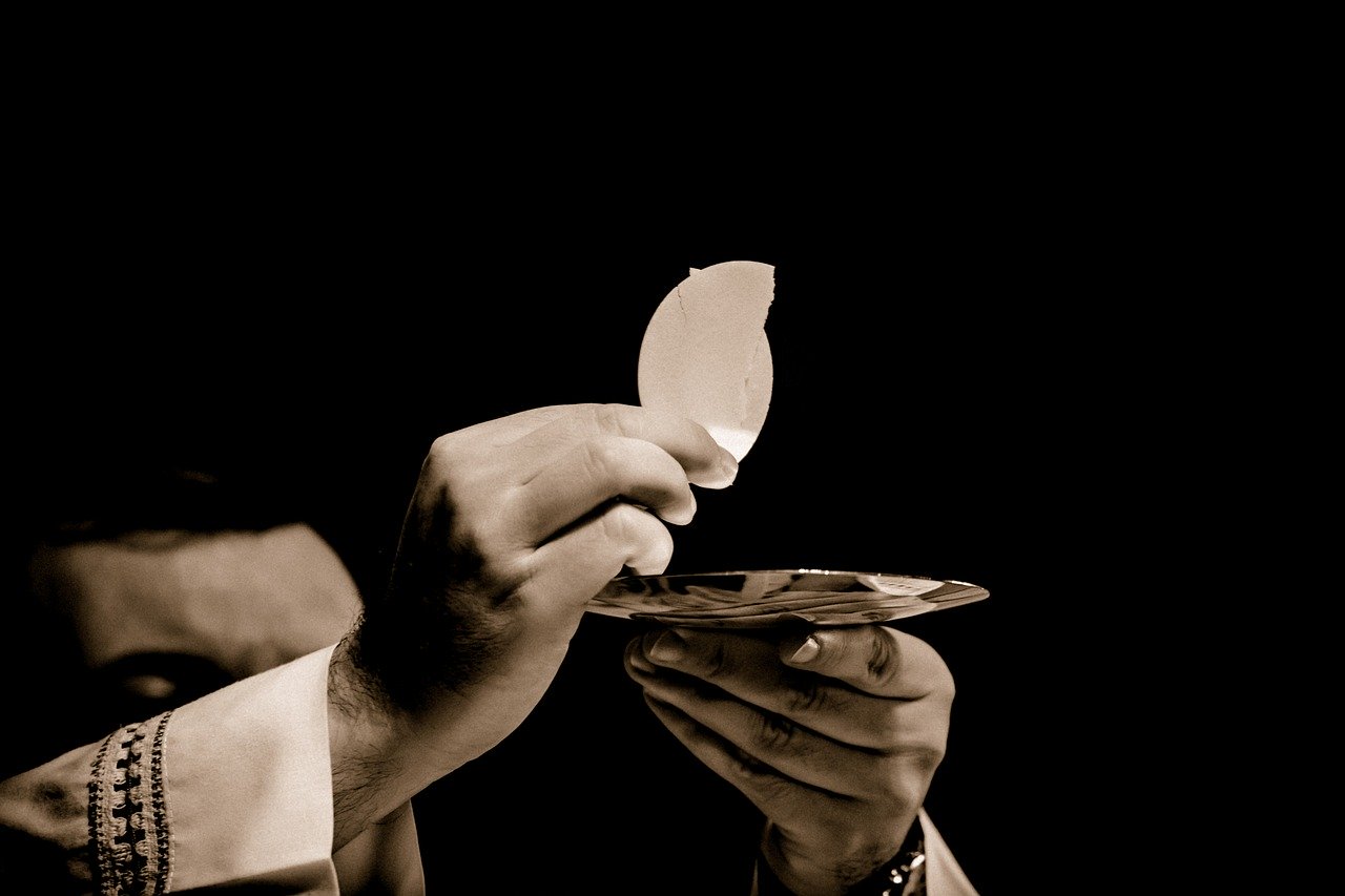 eucharist-1591663_1280.jpg