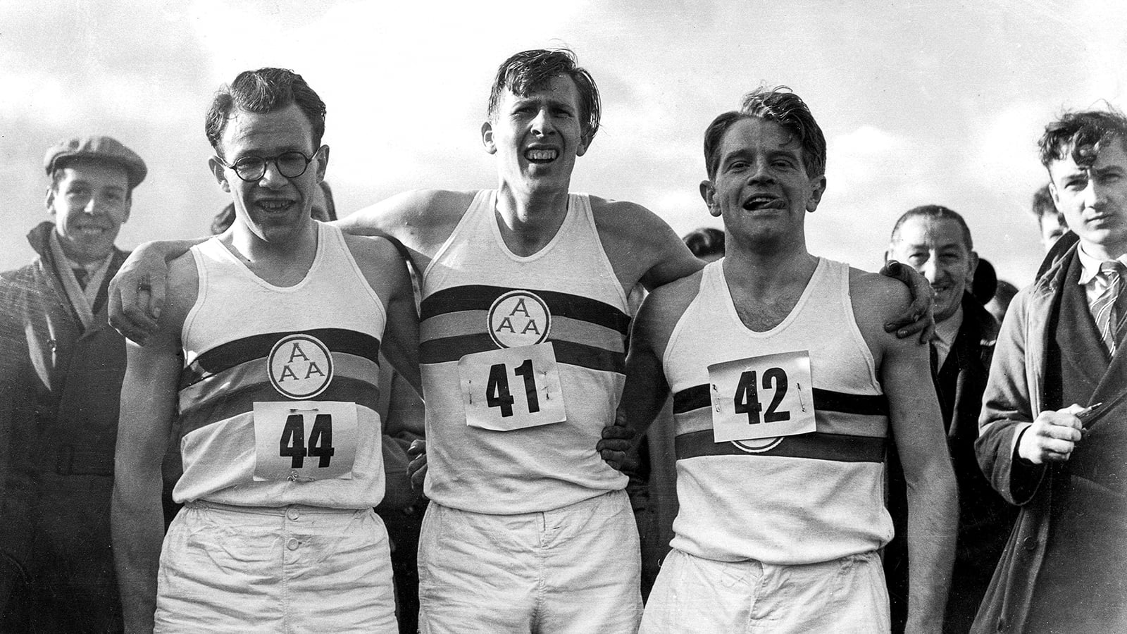 British runner Roger Bannister (centre) was the first to run a mile in less than four minutes back in 1954. (Photo: Smith Archive / Alamy Stock Photo)